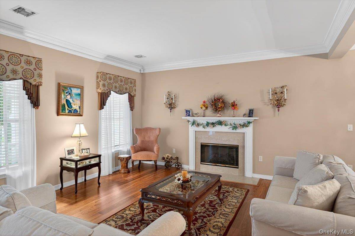 Calverton, NY 11933,41 Golden Spruce DR