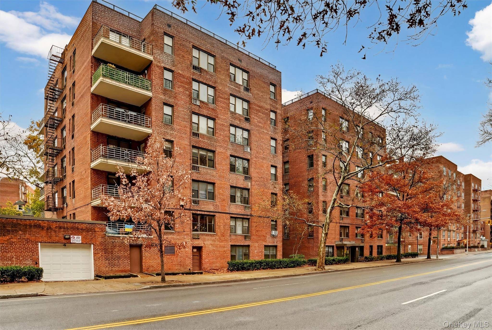 Bronx, NY 10471,6495 Broadway #5R