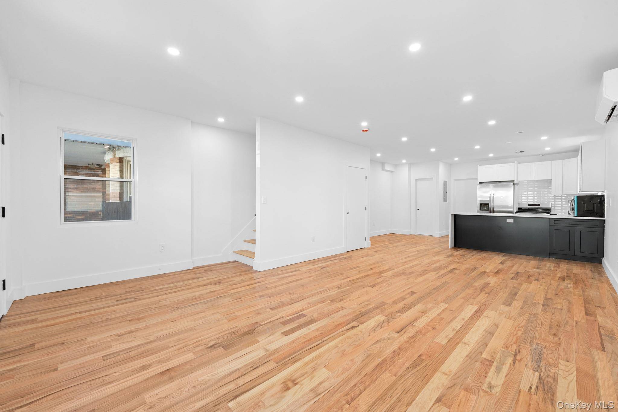 Woodhaven, NY 11421,7612 85th DR