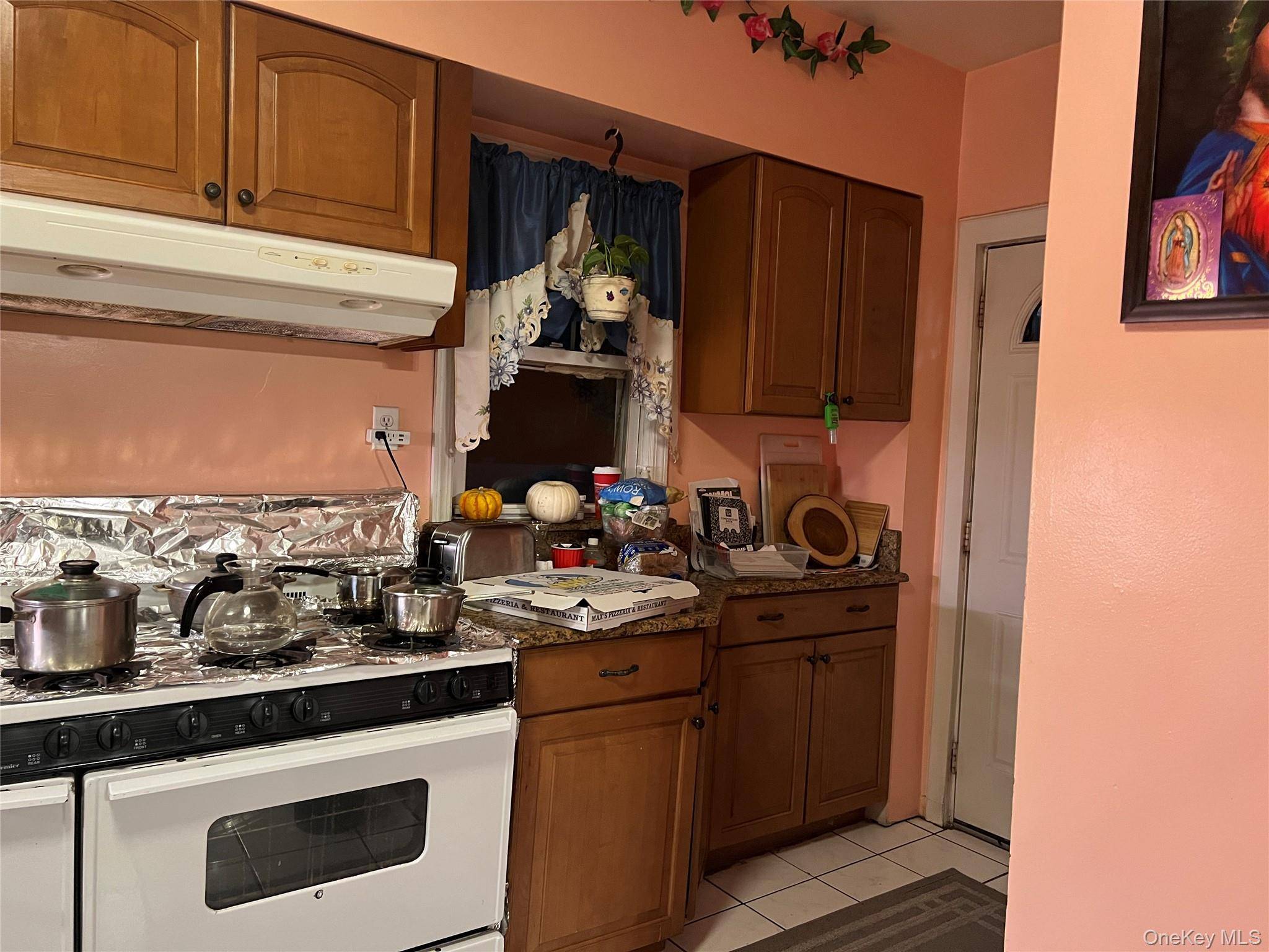 Hempstead, NY 11096,83 Roger AVE