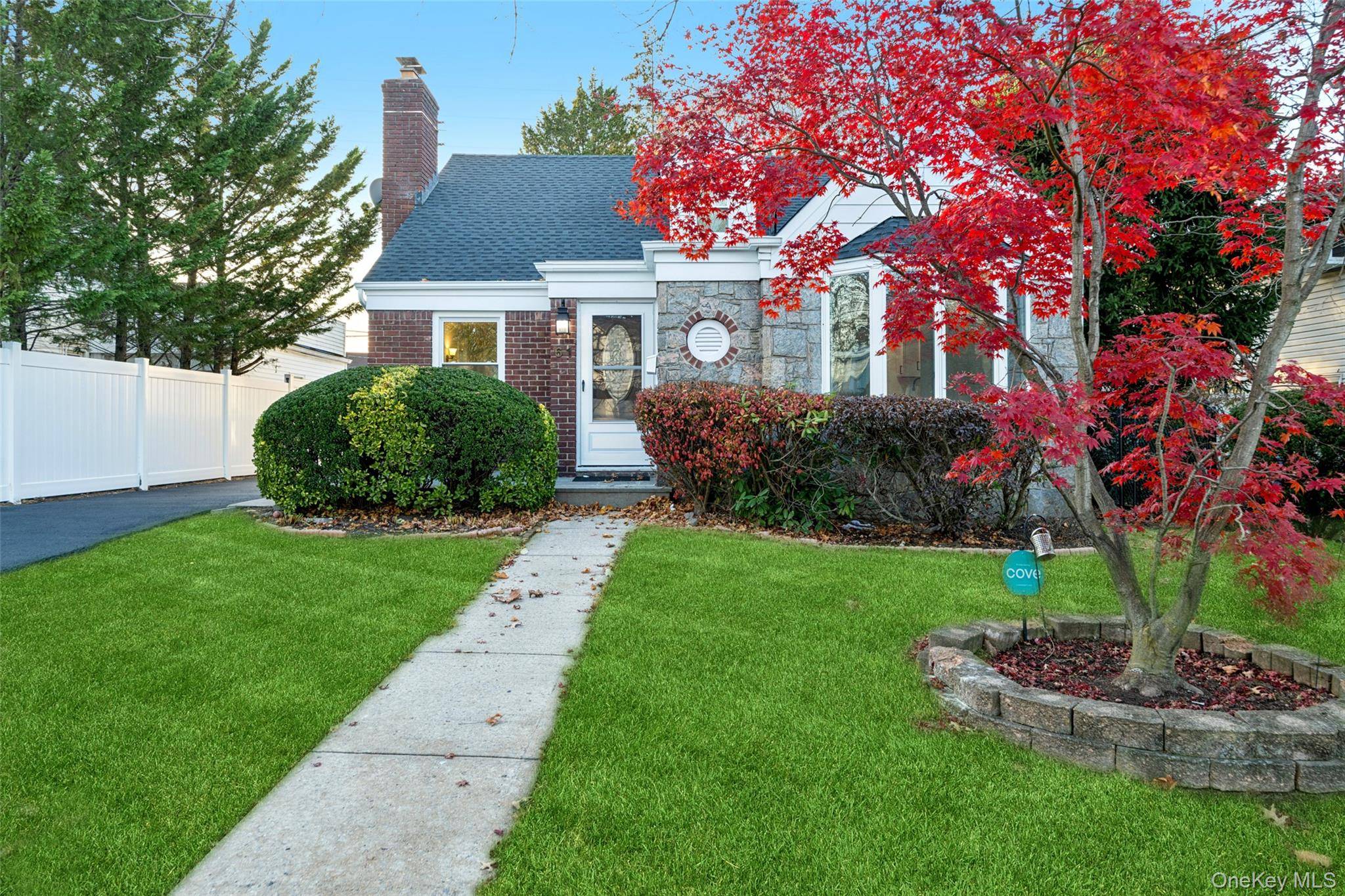 Hewlett, NY 11557,61 Harris AVE