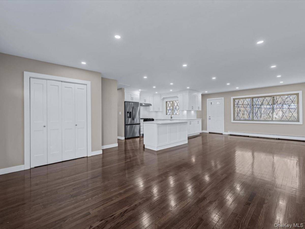 Wantagh, NY 11793,3167 Morgan DR