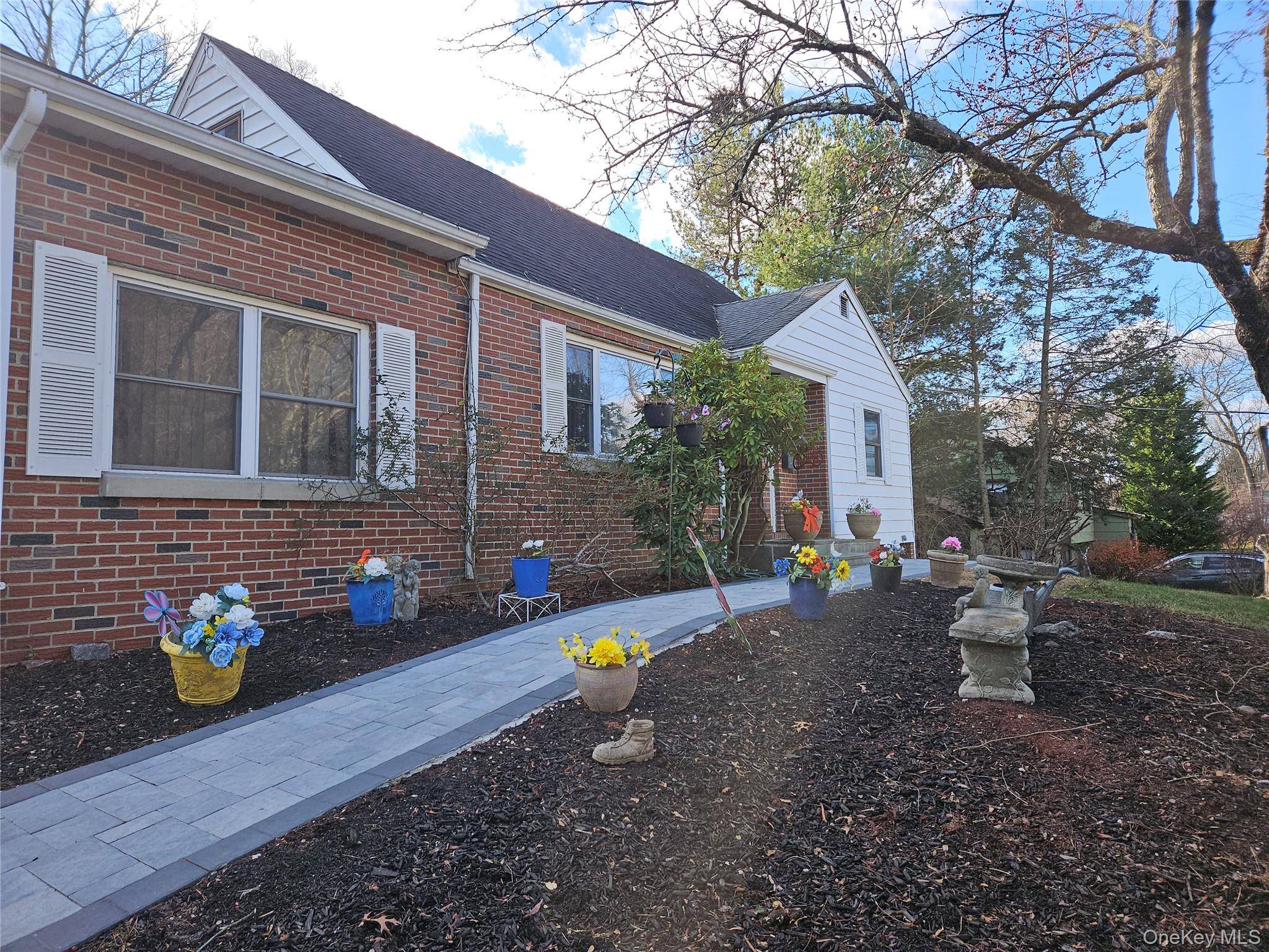 New City, NY 10956,8 Windmill LN