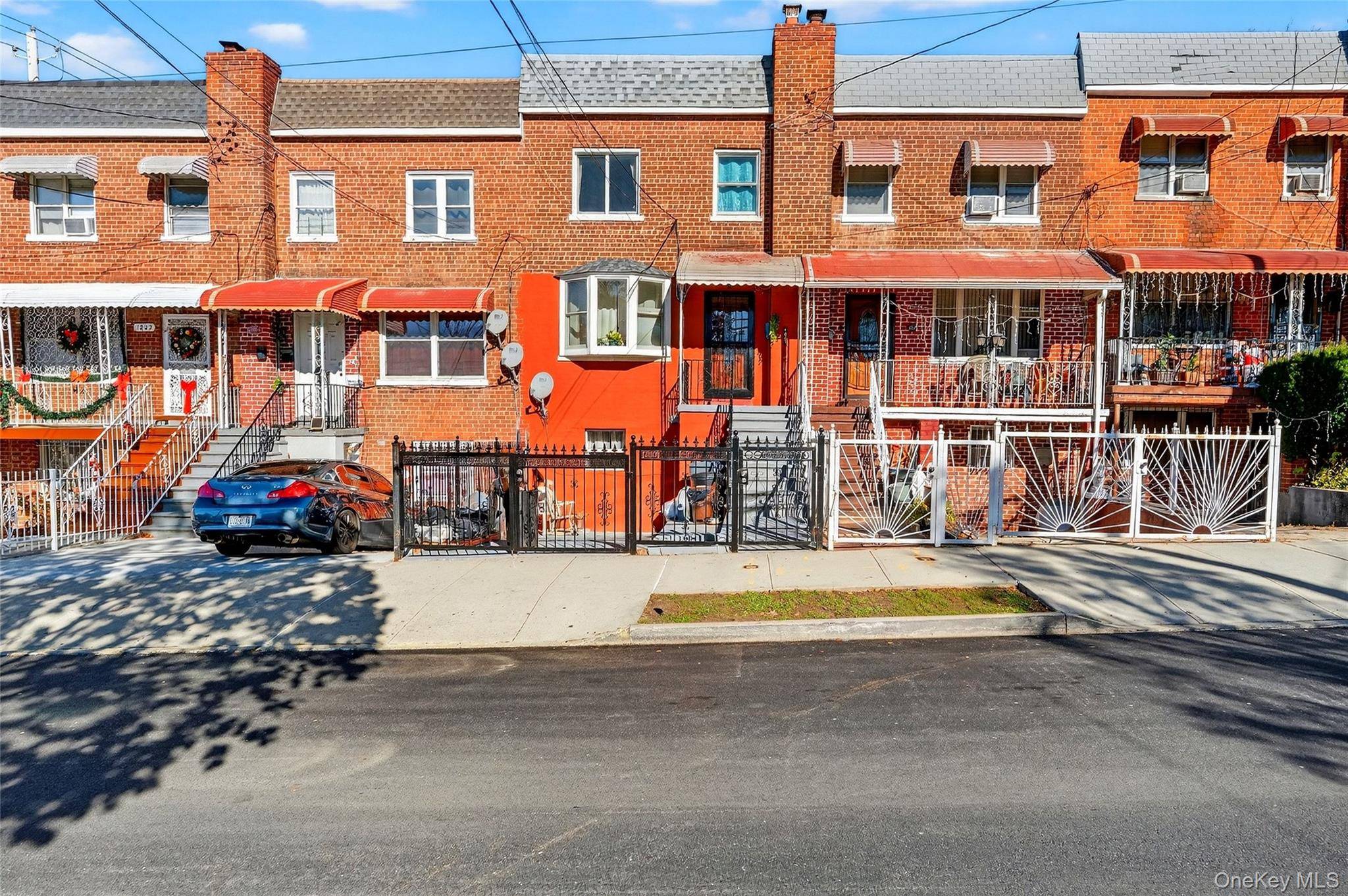 Bronx, NY 10469,1007 E 215th ST