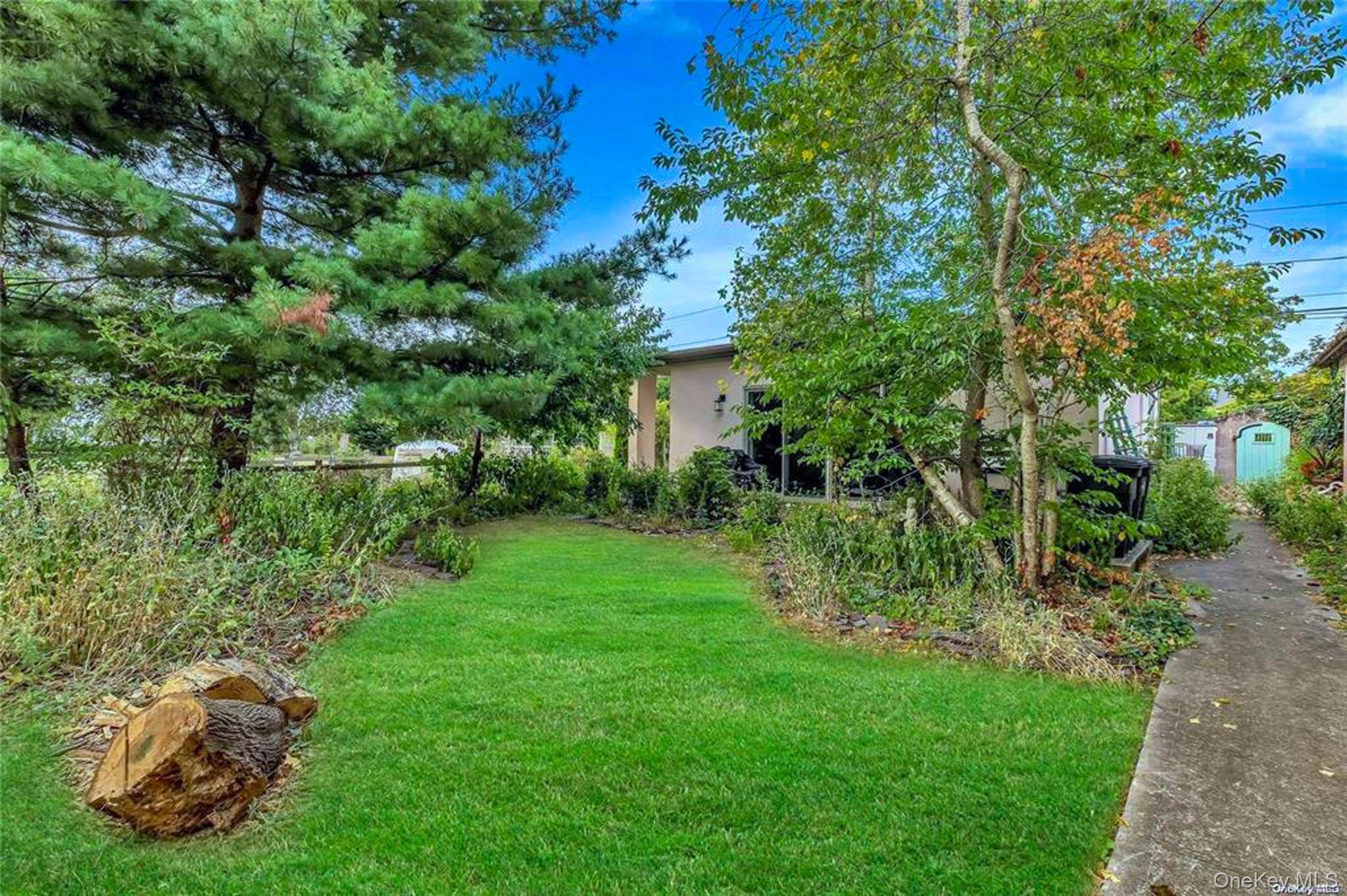 Islip, NY 11751,34 Maple St. Maple ST