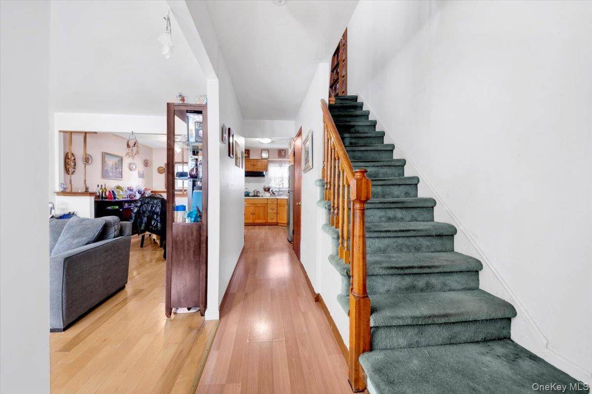 Bronx, NY 10462,733 Rhinelander AVE