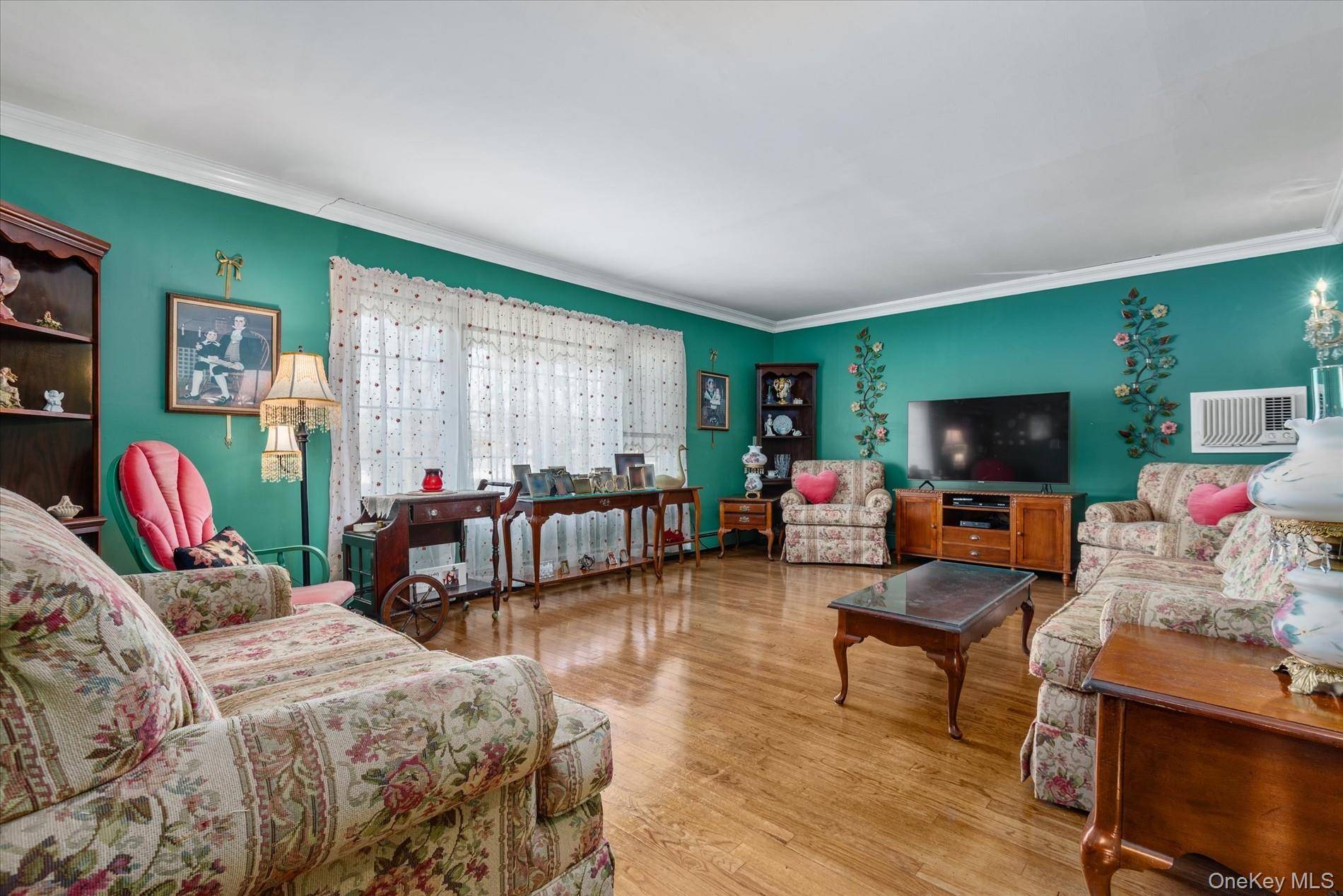 Seaford, NY 11783,647 Seamans Neck RD