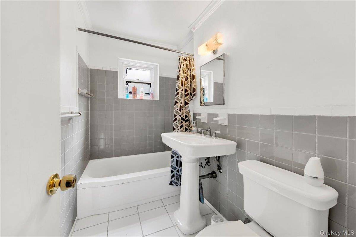 Peekskill, NY 10566,1879 Crompond RD #G-10