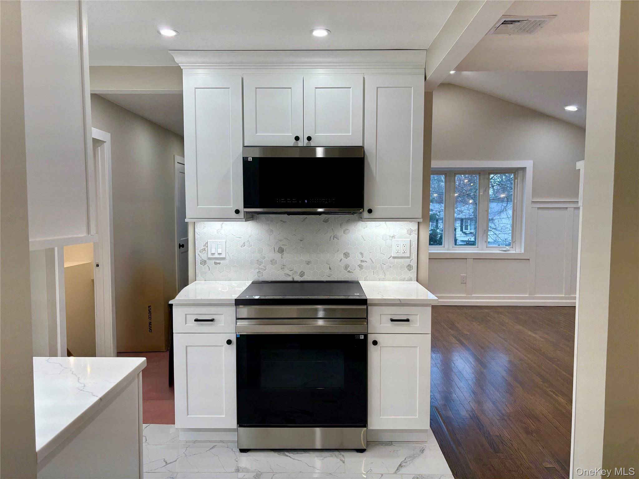 Sound Beach, NY 11789,12 Hampton RD