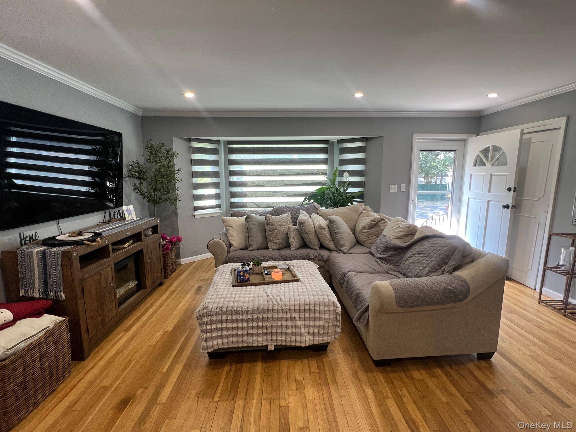 North Babylon, NY 11703,49 Catalpa ST