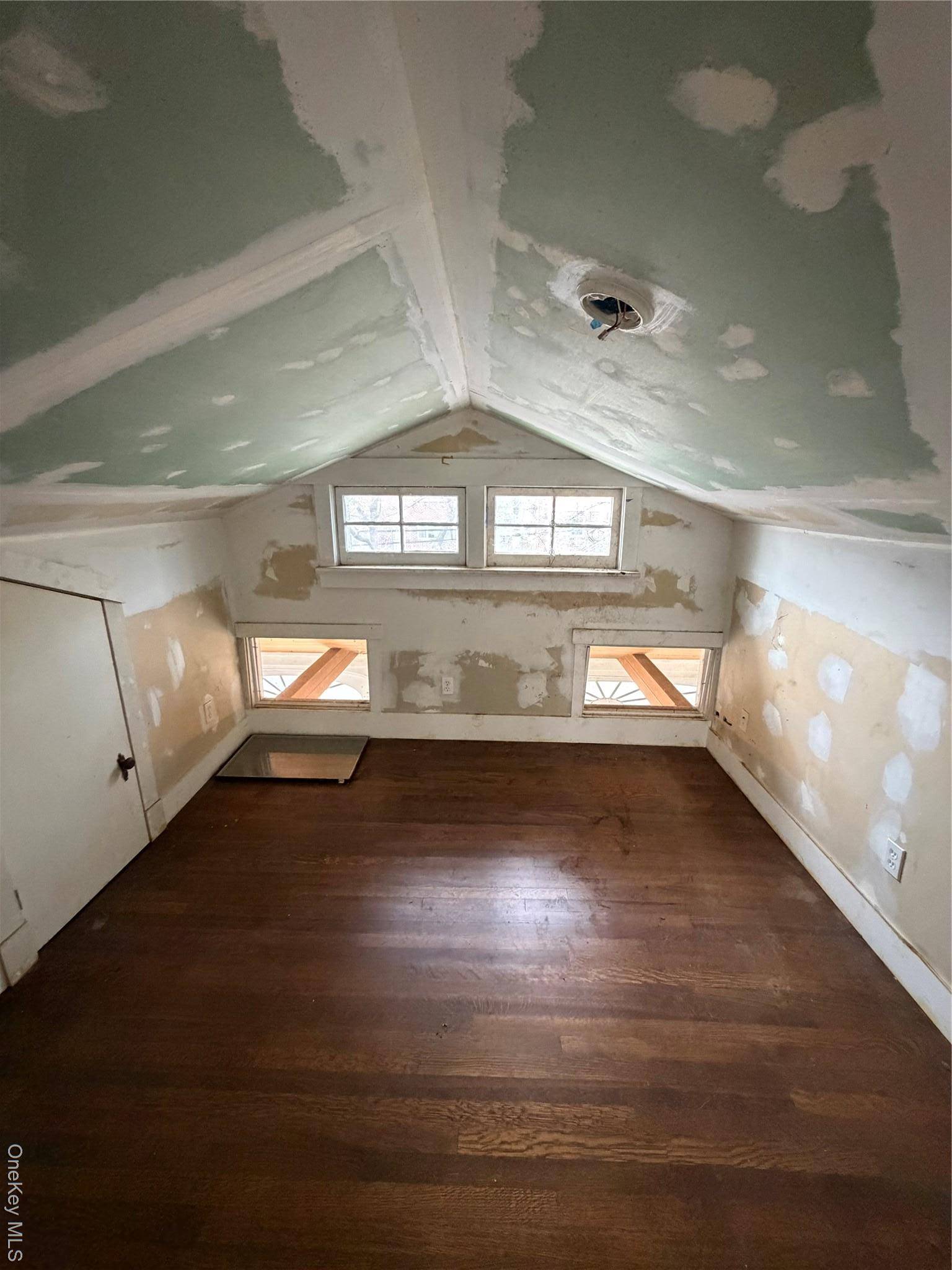 Yonkers, NY 10705,244 Tibbetts RD