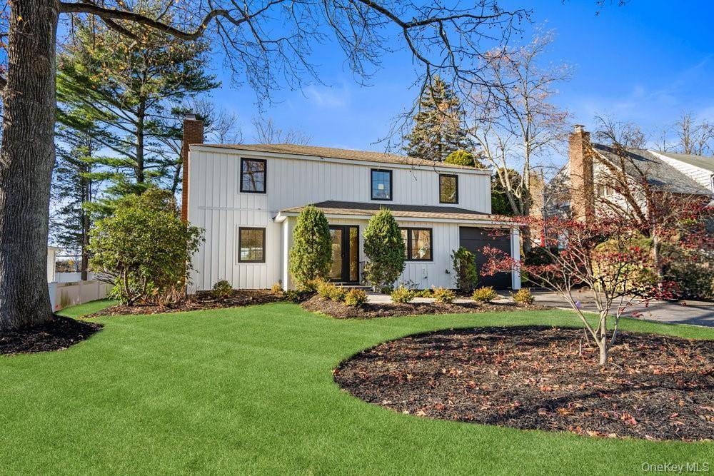 East Hills, NY 11577,11 Entrance RD