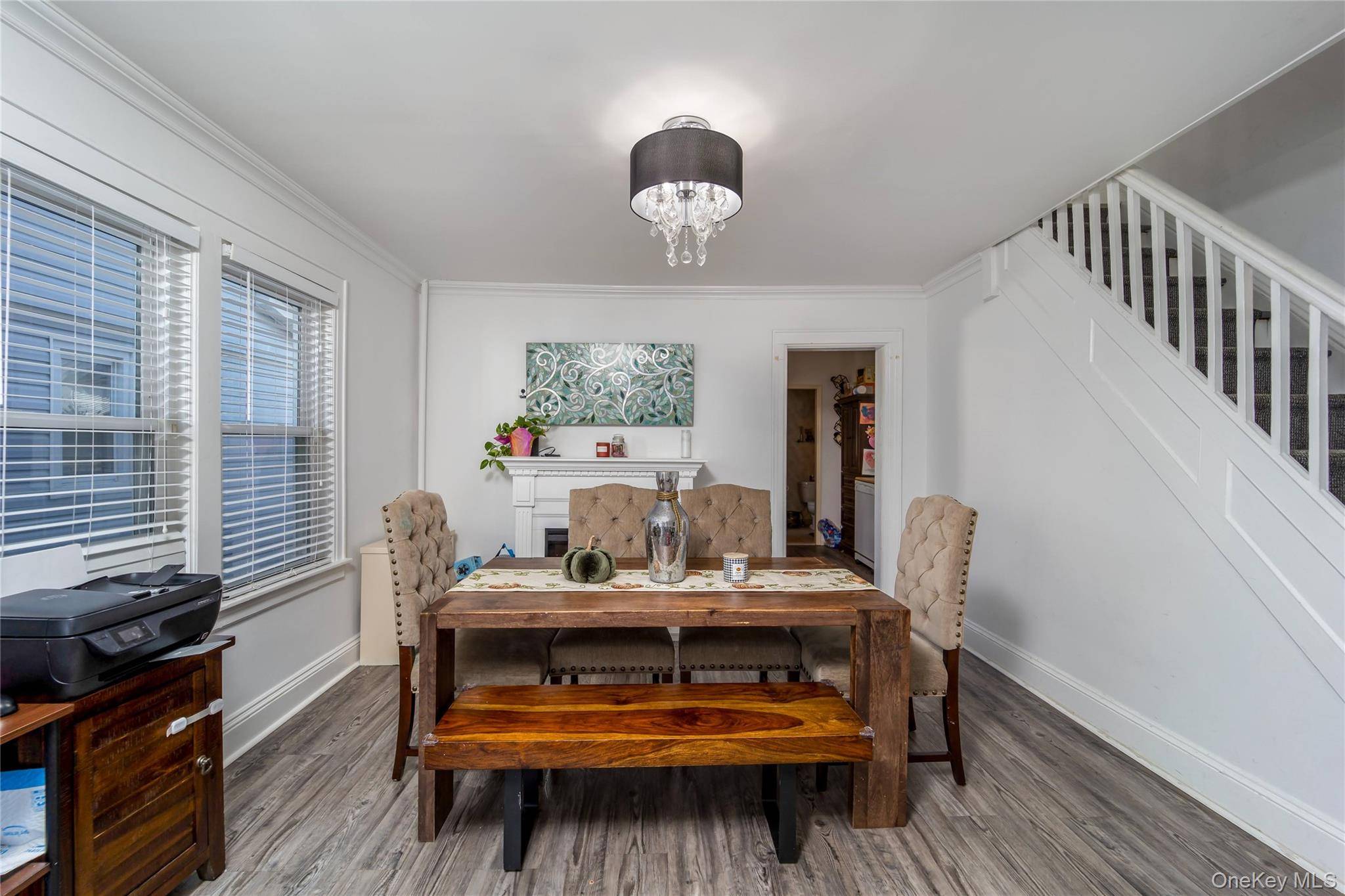 Floral Park, NY 11001,92-57 246th ST