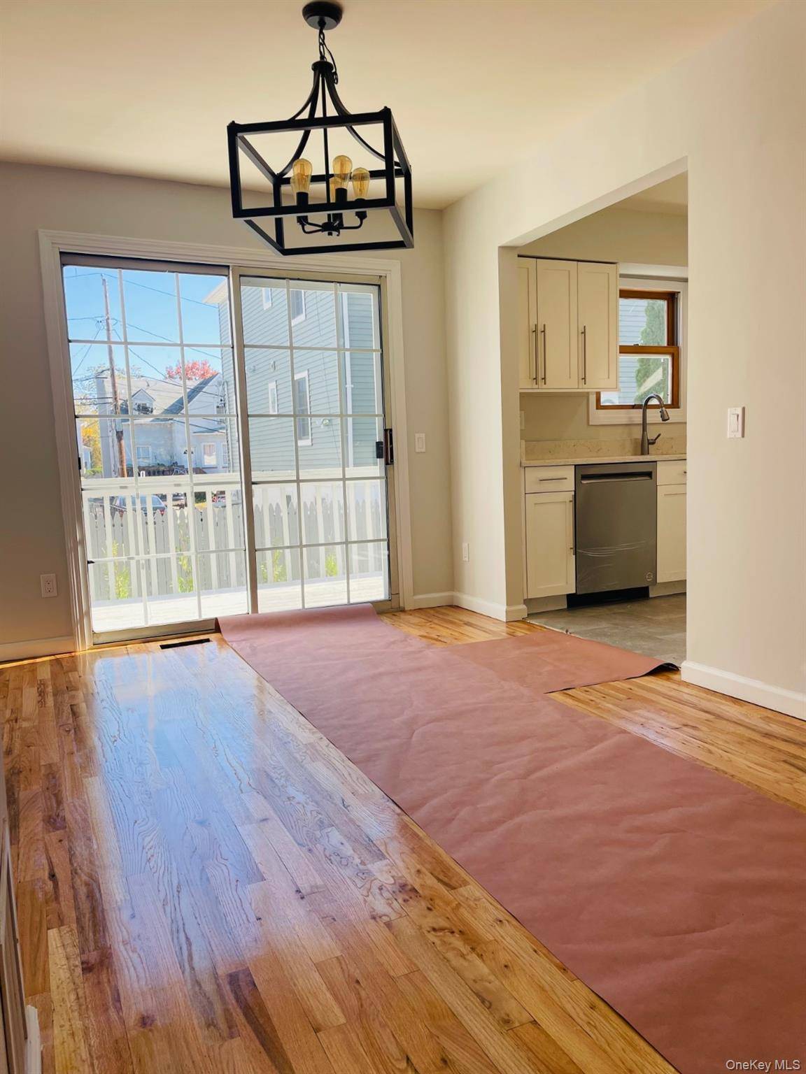 Port Washington, NY 11050,16 Oldwood RD