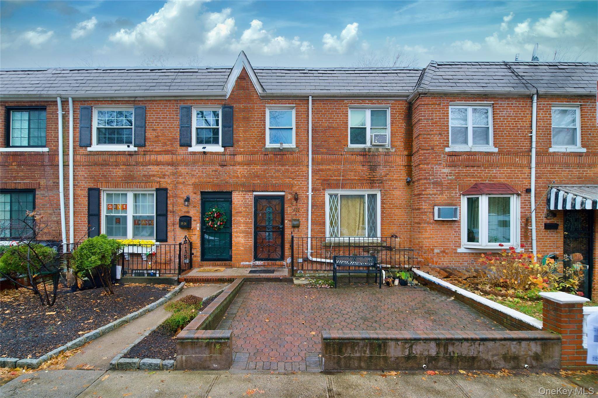 East Elmhurst, NY 11370,19-22 81 Street