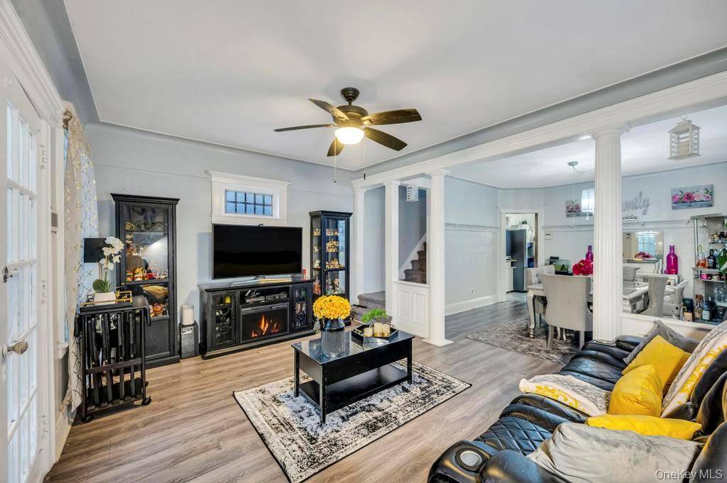 Woodhaven, NY 11421,85-79 98 ST