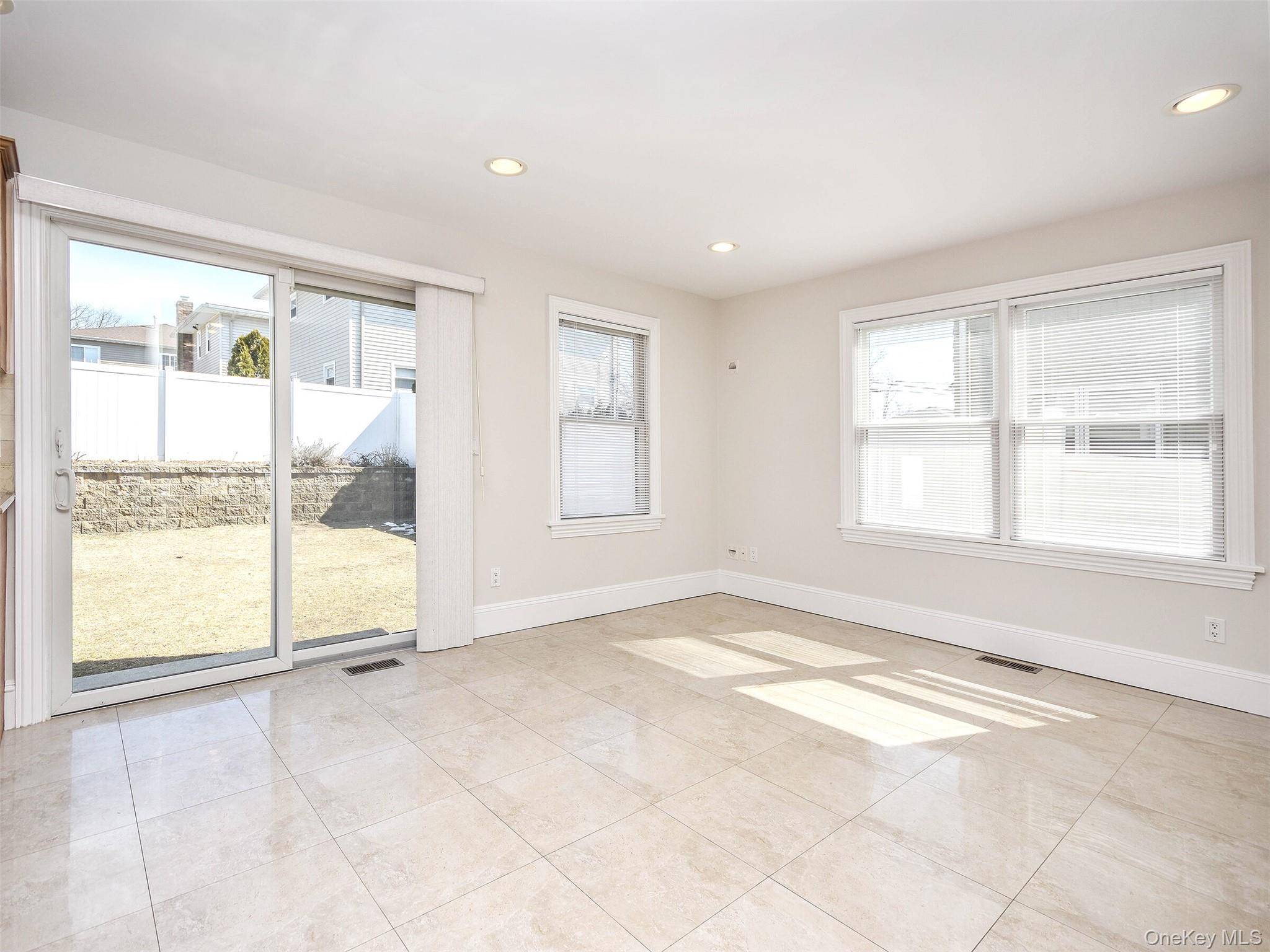 Port Washington, NY 11050,24B Sintsink Dr W