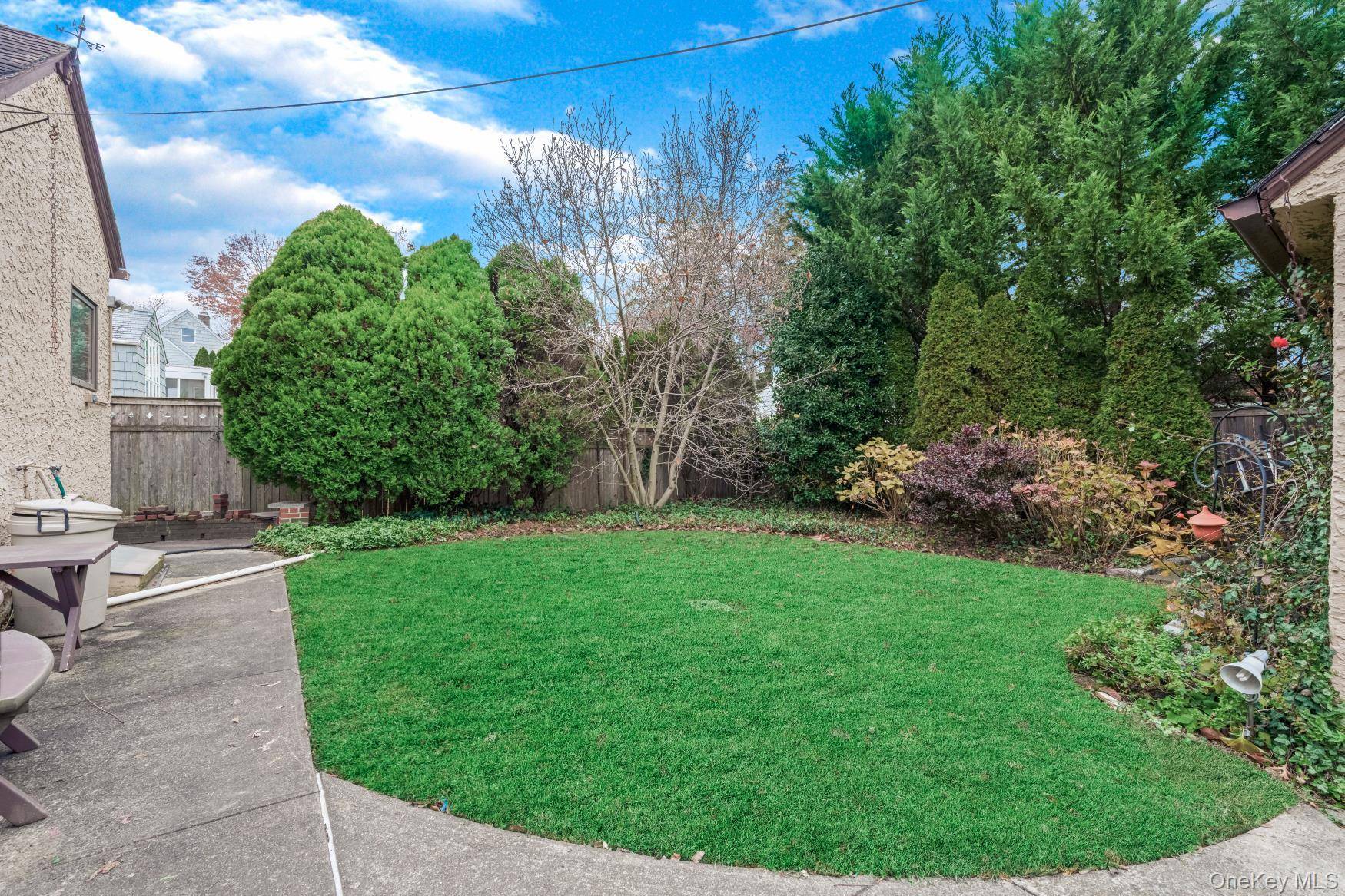 Douglaston, NY 11363,331 Richmond RD