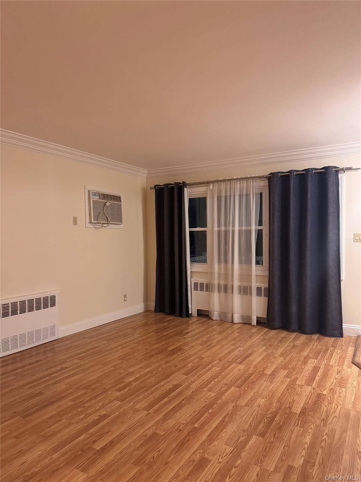 Island Park, NY 11558,62 Warwick RD #Upper