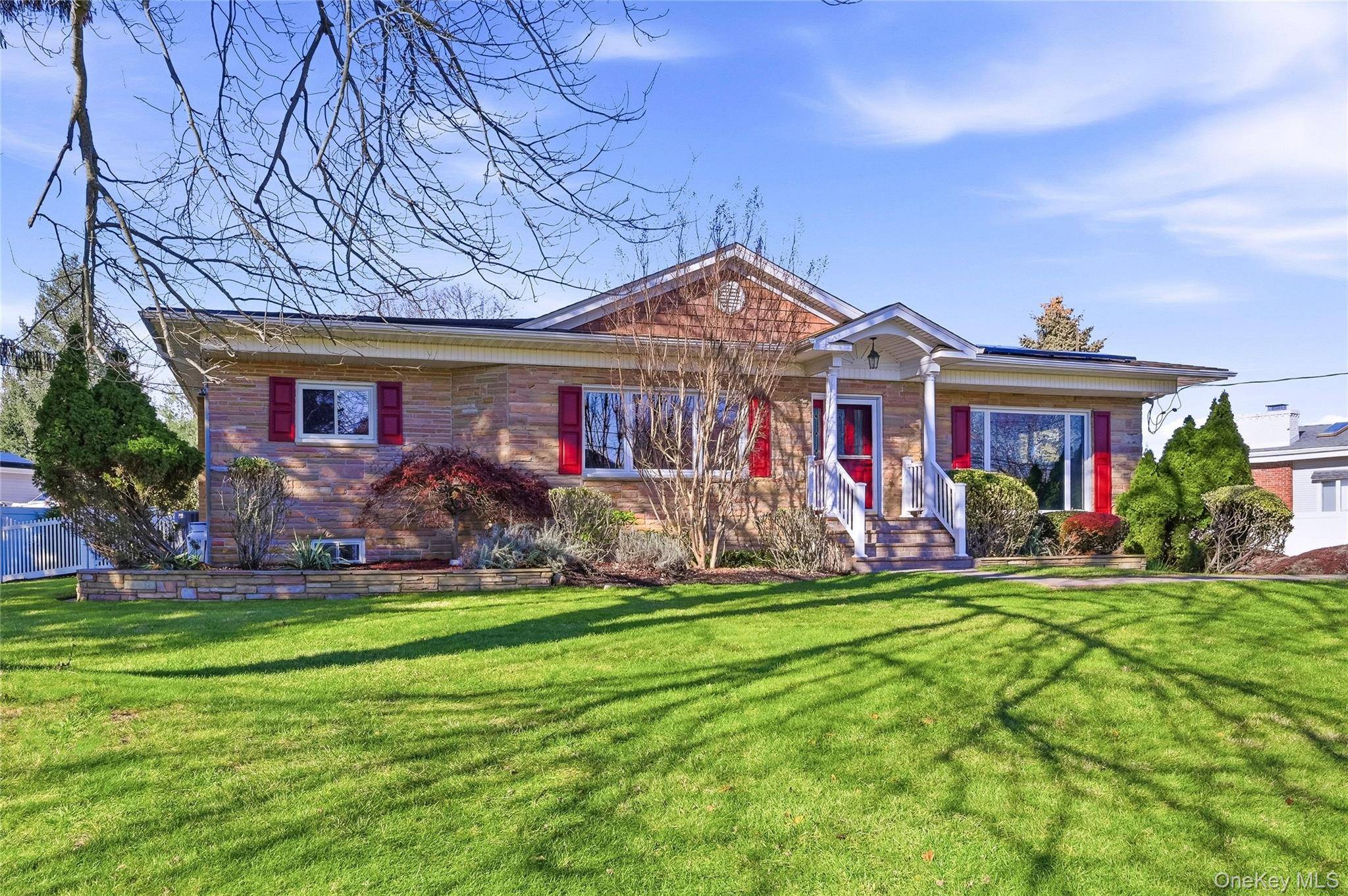 Northport, NY 11768,10 Hewitt DR