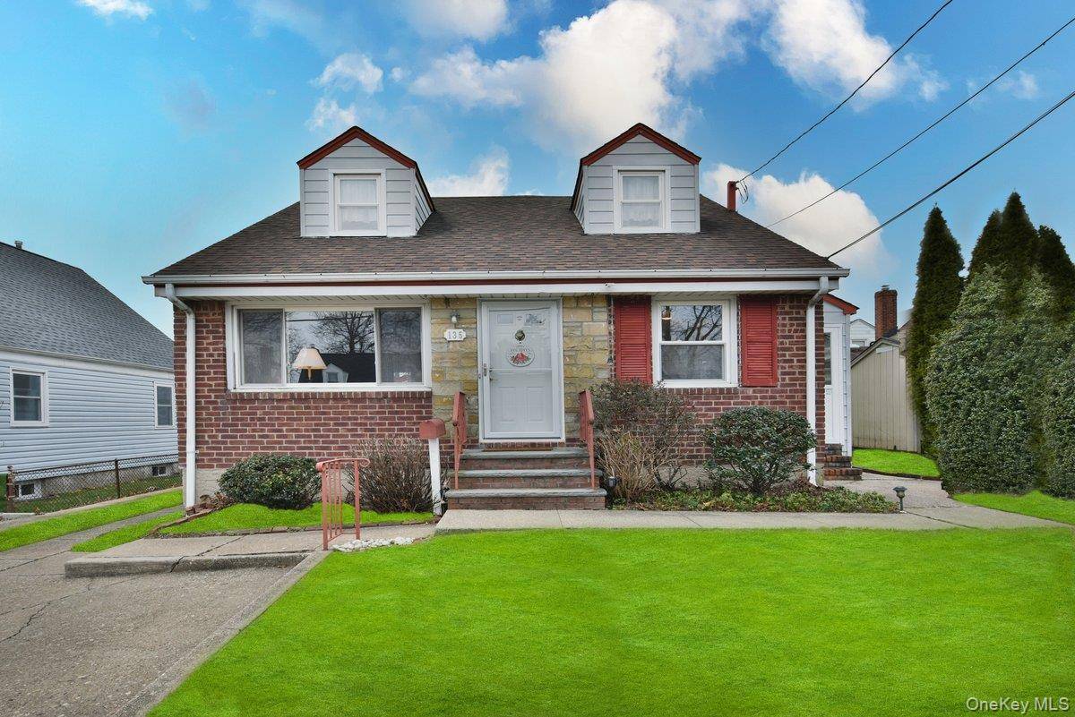 Mineola, NY 11501,135 Barwick BLVD