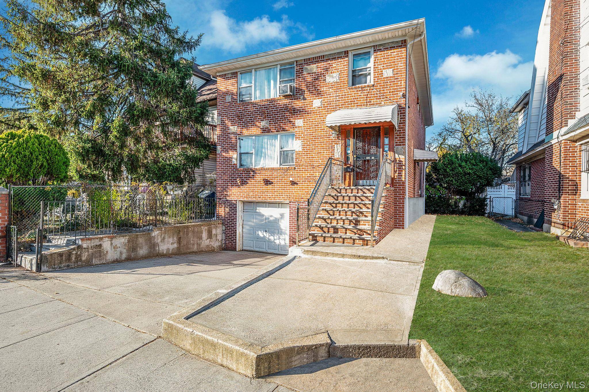 Briarwood, NY 11432,15007 85th DR