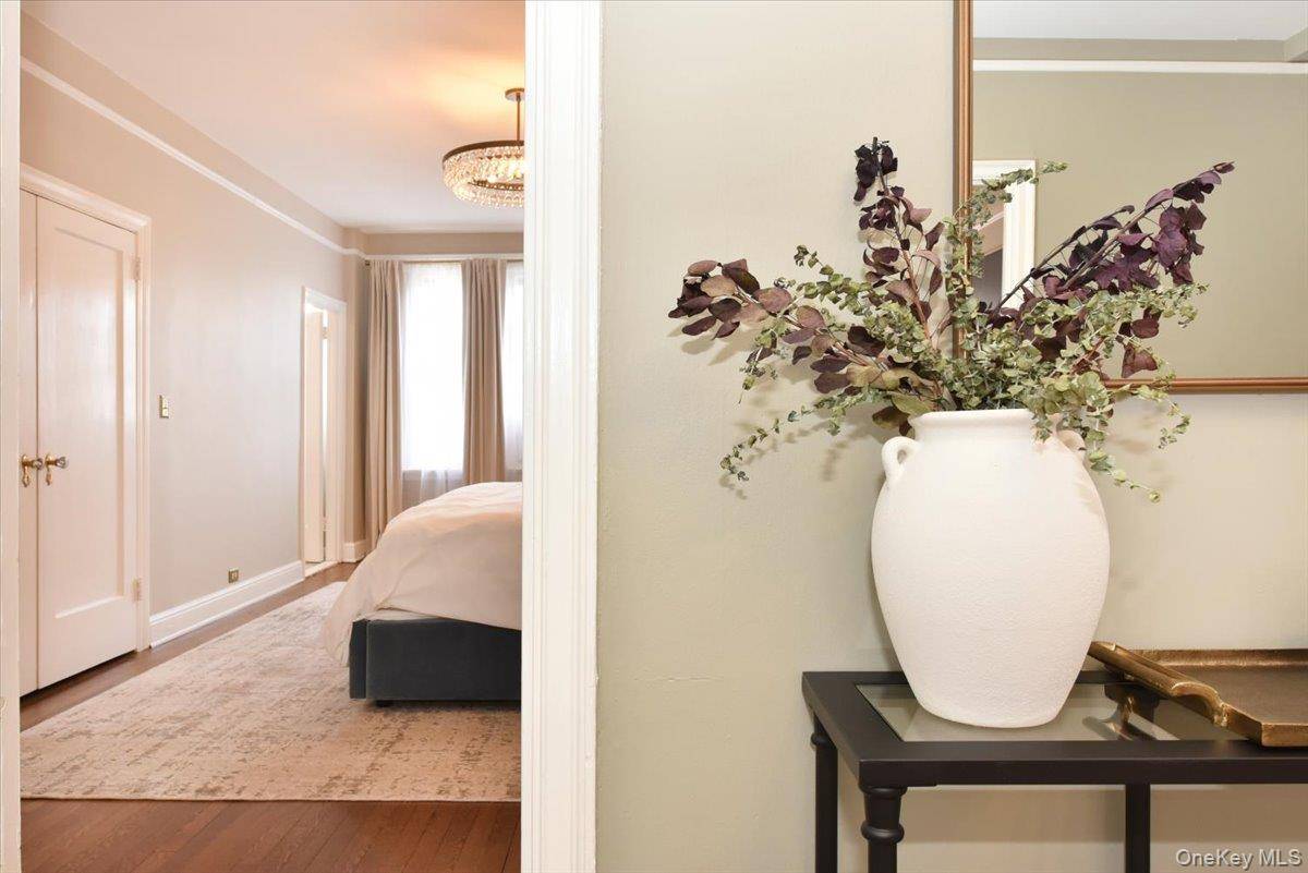 Great Neck, NY 11021,8 BARSTOW ##6-D