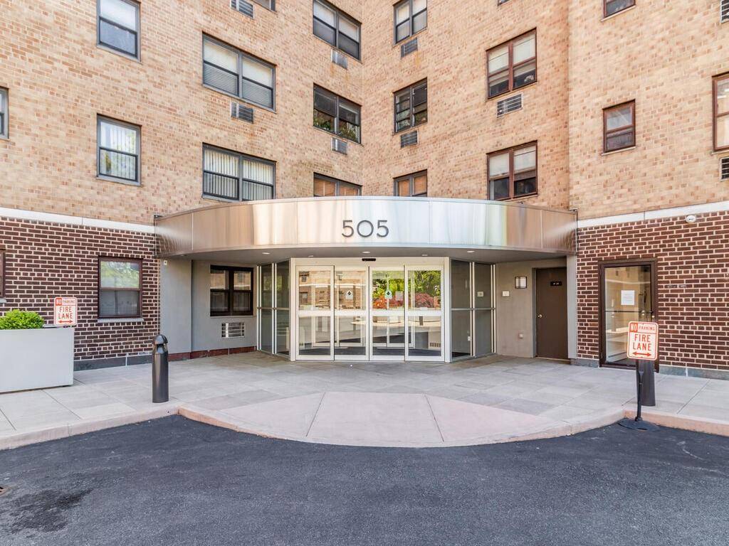 White Plains, NY 10606,505 Central AVE #518