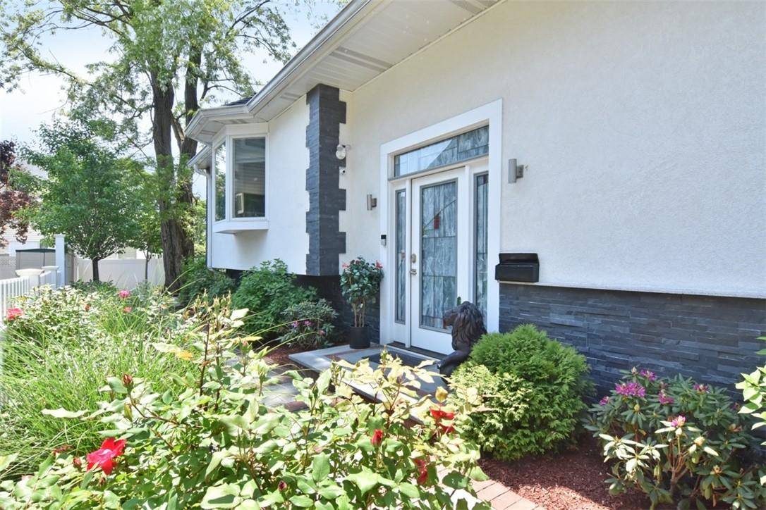 Bronxville, NY 10708,9 Allen PL