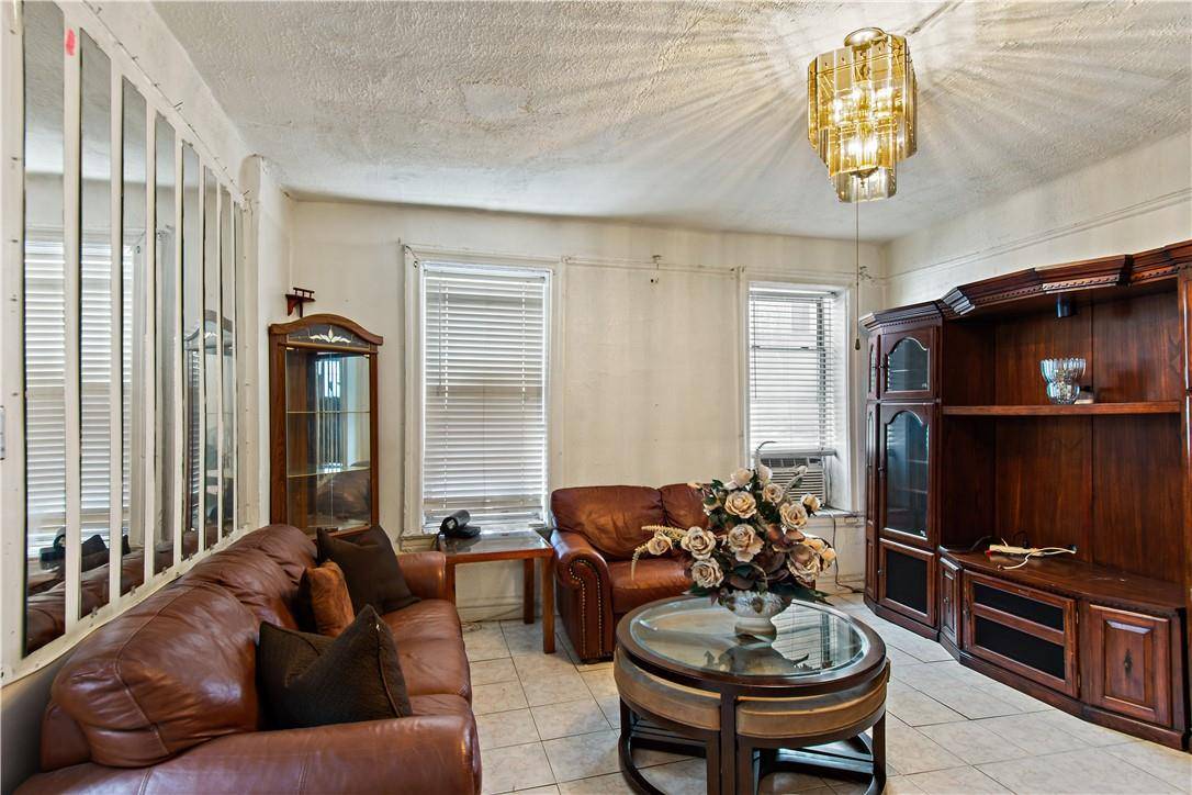 Bronx, NY 10460,2015 Southern BLVD #4