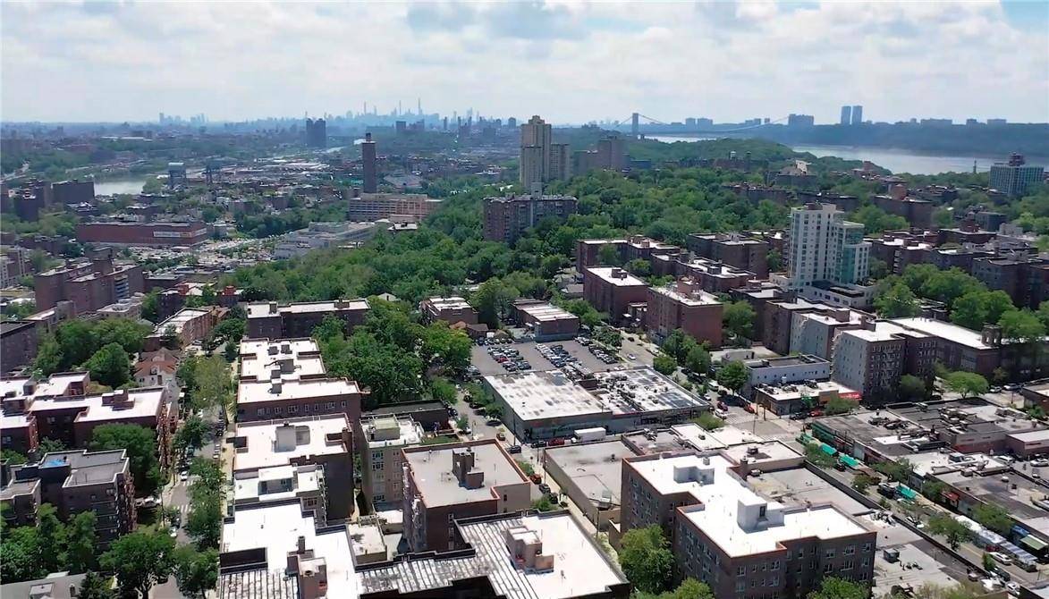 Bronx, NY 10463,3512 Oxford AVE #3F