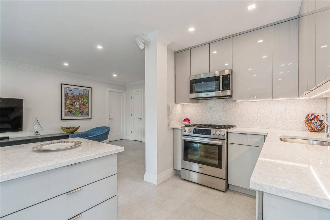 Scarsdale, NY 10583,240 Garth RD #6E2