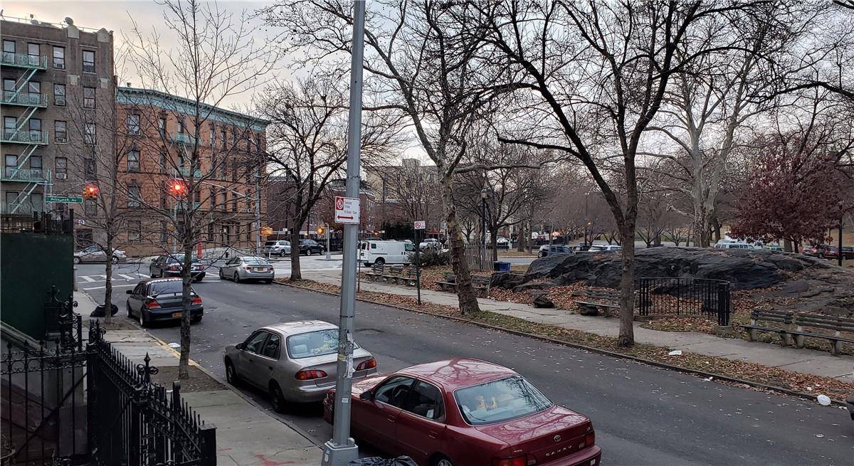 Bronx, NY 10460,1414 Crotona PARK