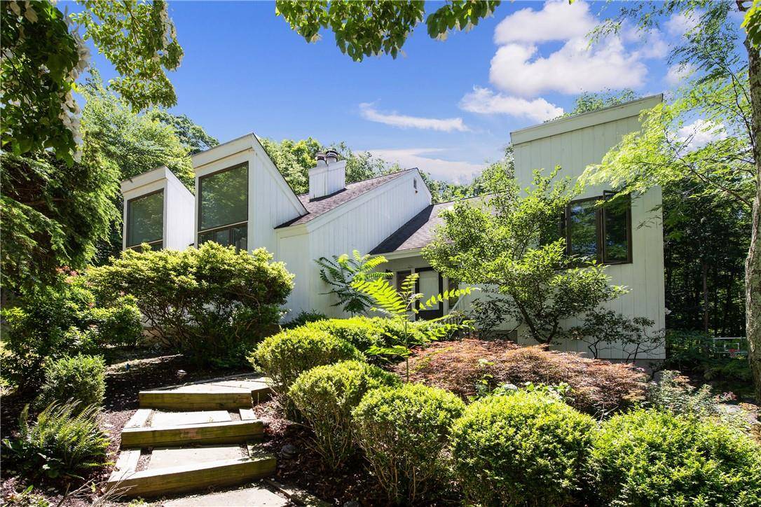 Mount Kisco, NY 10549,28 Fox Den RD
