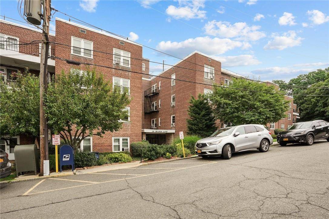 Dobbs Ferry, NY 10522,110 Draper LN #3ES