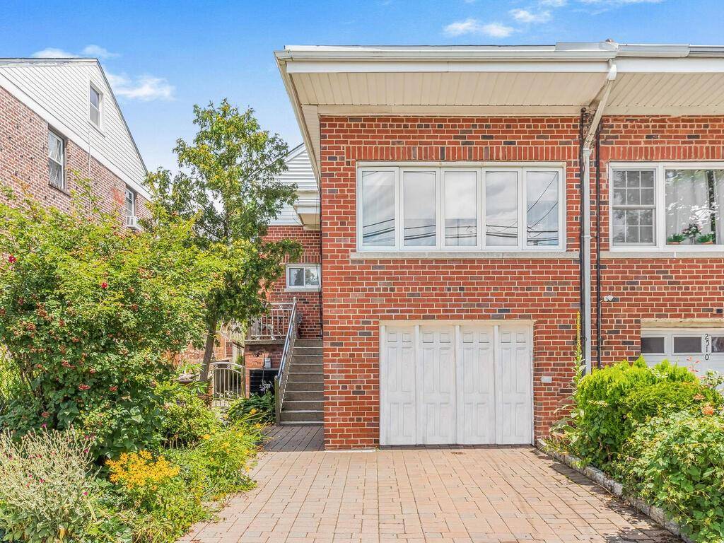Bronx, NY 10469,2512 Morgan AVE