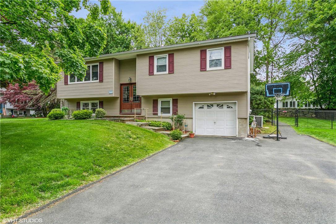 Garnerville, NY 10923,6 Lilac LN