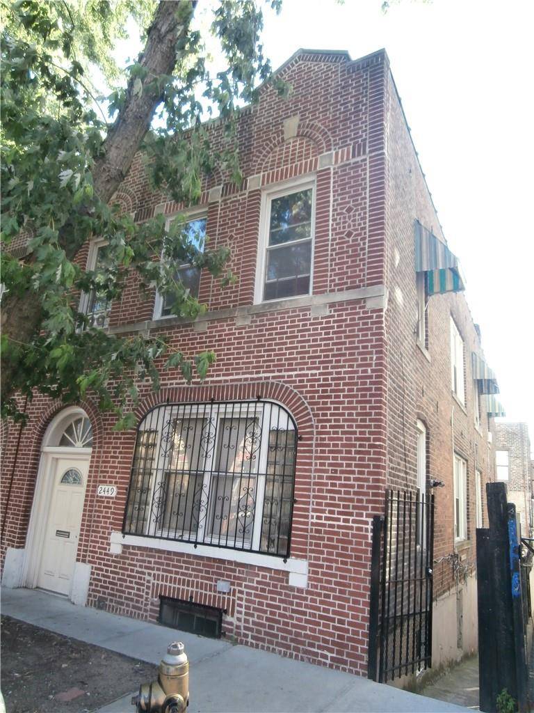 Bronx, NY 10458,2449 Beaumont AVE