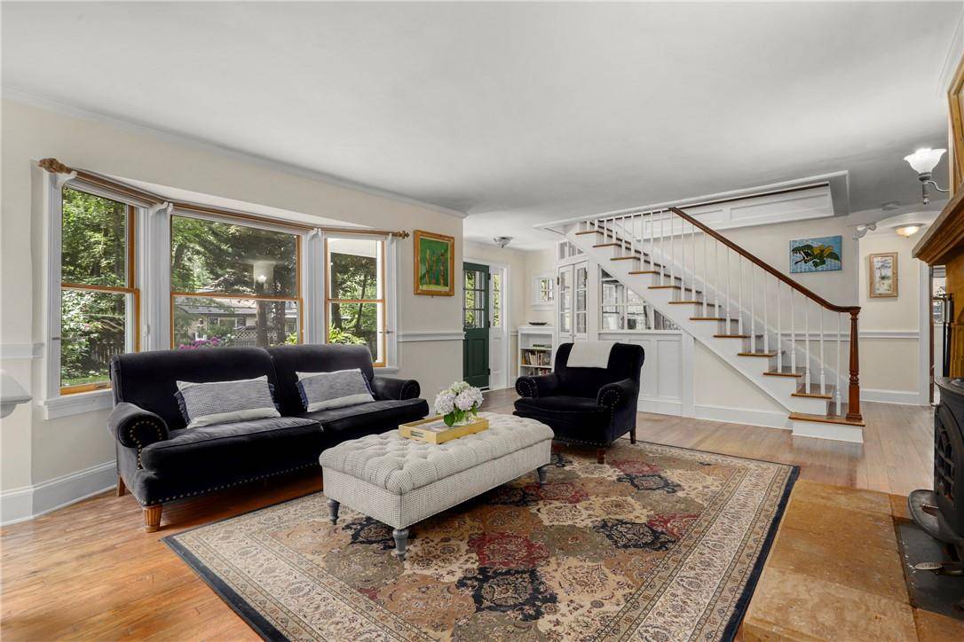 Rye, NY 10580,25 Holly LN