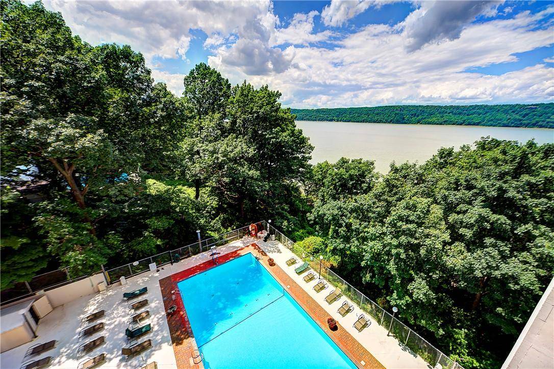 Bronx, NY 10463,2621 Palisade AVE #2B