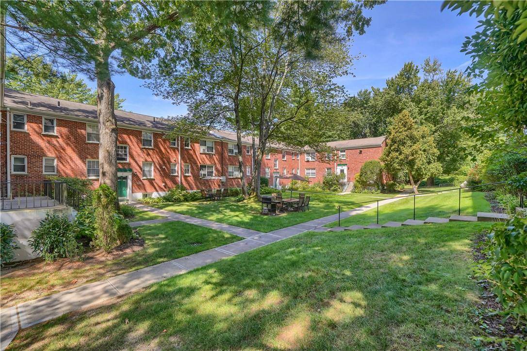 Hartsdale, NY 10530,29 Fieldstone DR #G4