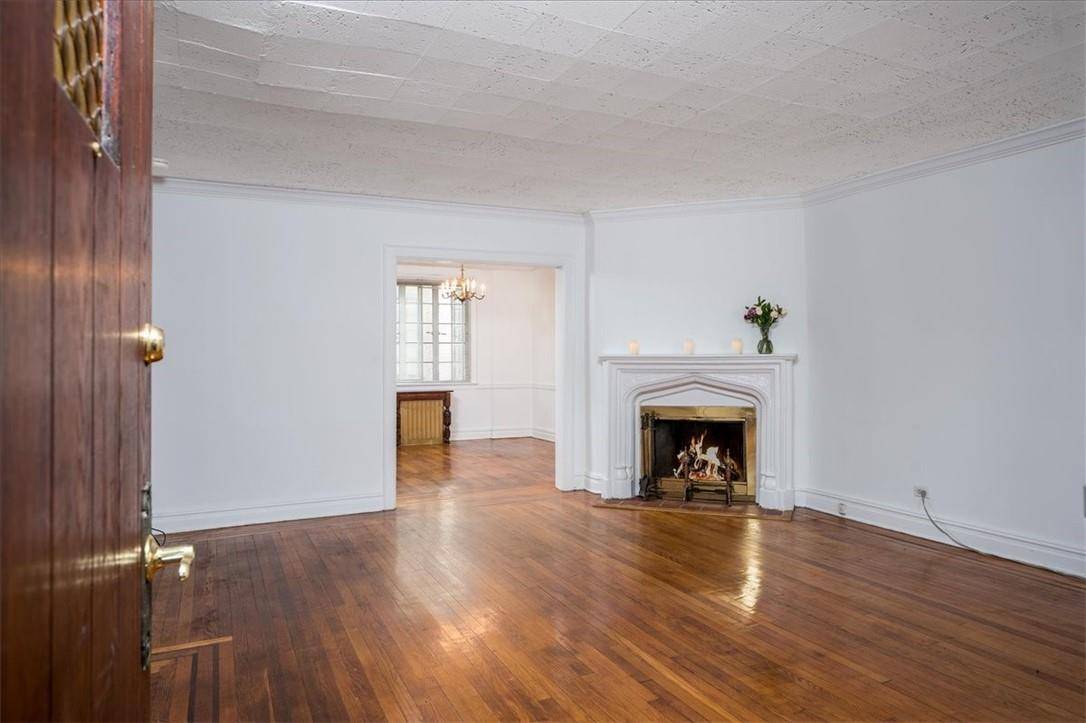 Pelham, NY 10803,205 Carol AVE