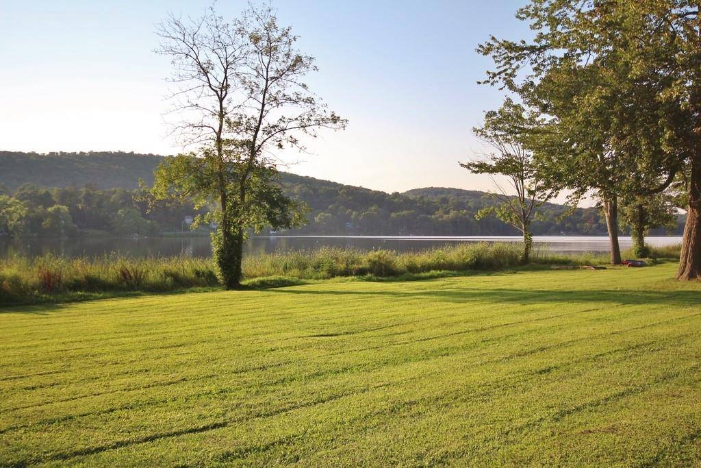 Carmel, NY 10512,64 Pleasant DR