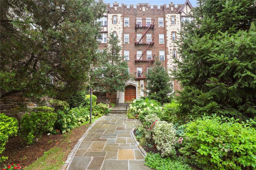 Bronxville, NY 10708,1470 Midland AVE #3P