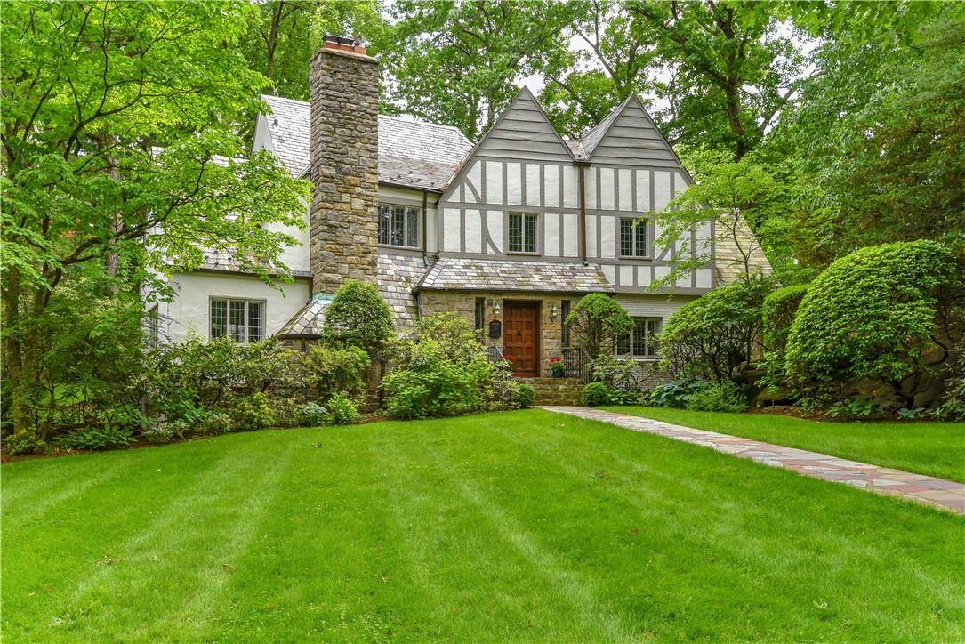 Larchmont, NY 10538,71 Beechtree DR