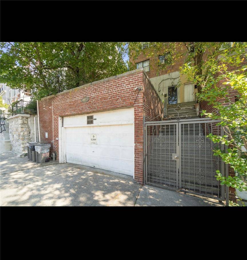 Bronx, NY 10463,3038 Kingsbridge TER #1