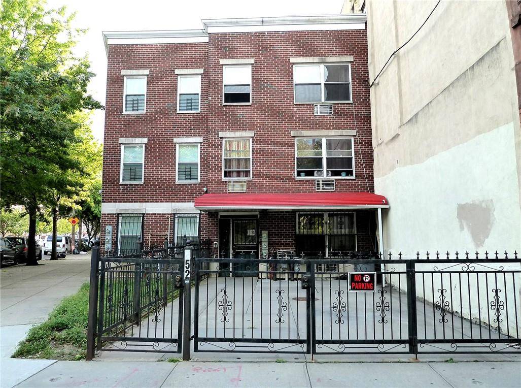 Bronx, NY 10456,652 Crotona PARK