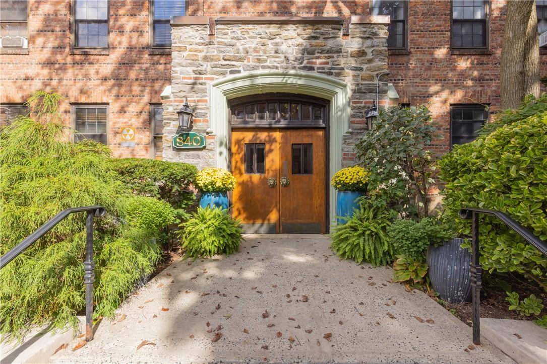 Bronxville, NY 10708,840 Bronx River RD #5B