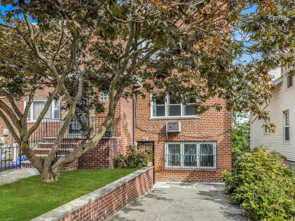 Bronx, NY 10469,3130 Kingsland AVE