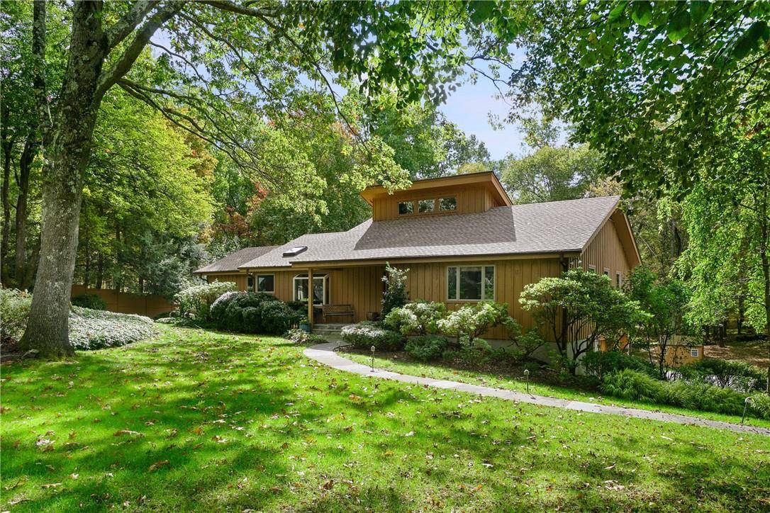 Armonk, NY 10504,19 Woodcrest DR